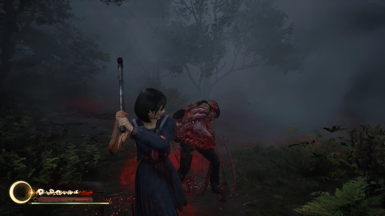 Hinako performs a focus swing on a doll-like enemy, her weapon mid-swing as the focus meter depletes and the durability gauge glows, set against fog and trees.