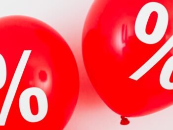 Red balloons featuring percentage symbols, ideal for sales and promotions. Black Friday 2025.