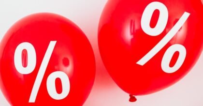 Red balloons featuring percentage symbols, ideal for sales and promotions. Black Friday 2025.