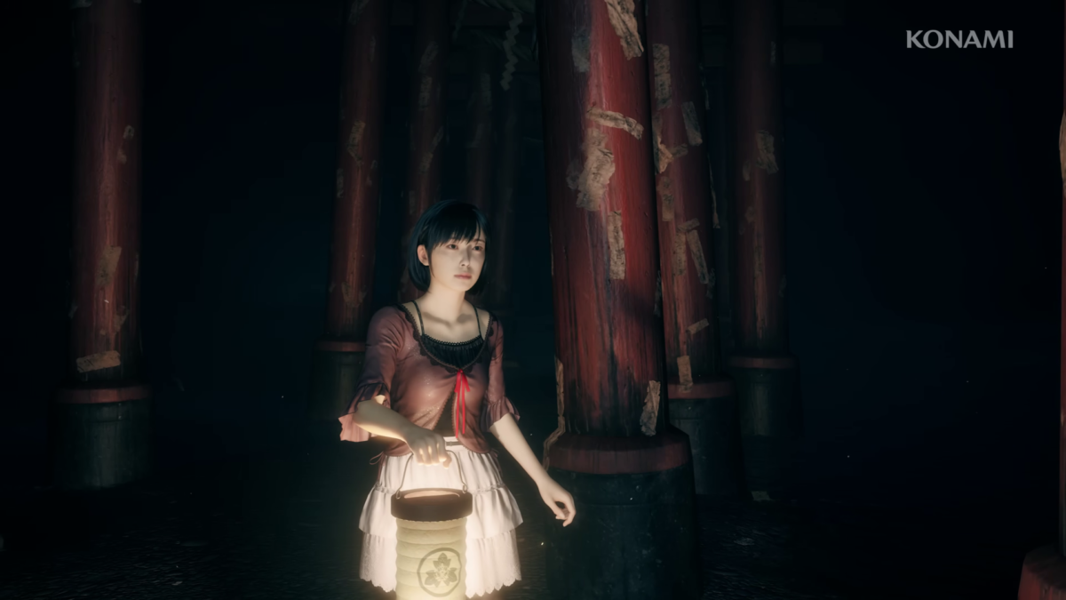 Silent Hill f protagonist Hinako wearing the Mio Amakura Crimson Butterfly costume while walking through dark torii gates.
